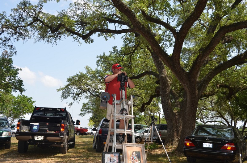 DSC_0351.JPG - The photographer is now almost ready. Can we all say "cheeeese?"